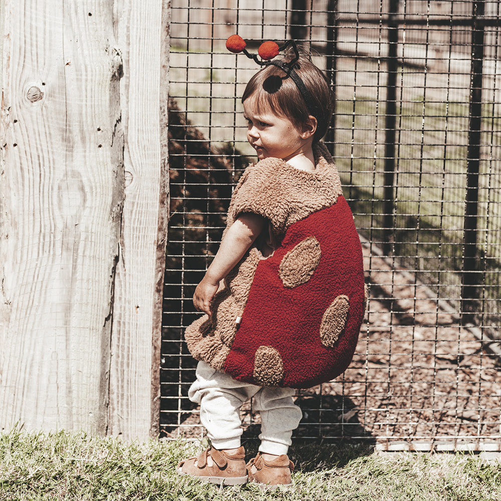 That's Mine Flora mariehøne kostume - Fossil - Shell: 100% Polyester / Lining: 100% Cotton / Padding: 100% Polyester Buy Legetid||Kostumer||Udsalg||Alle||Favoritter||Influencer choice||Gaver over 500 kr.||Udsalg - Legetid||alt minus sløjfe||NOOS||mette-sale here.