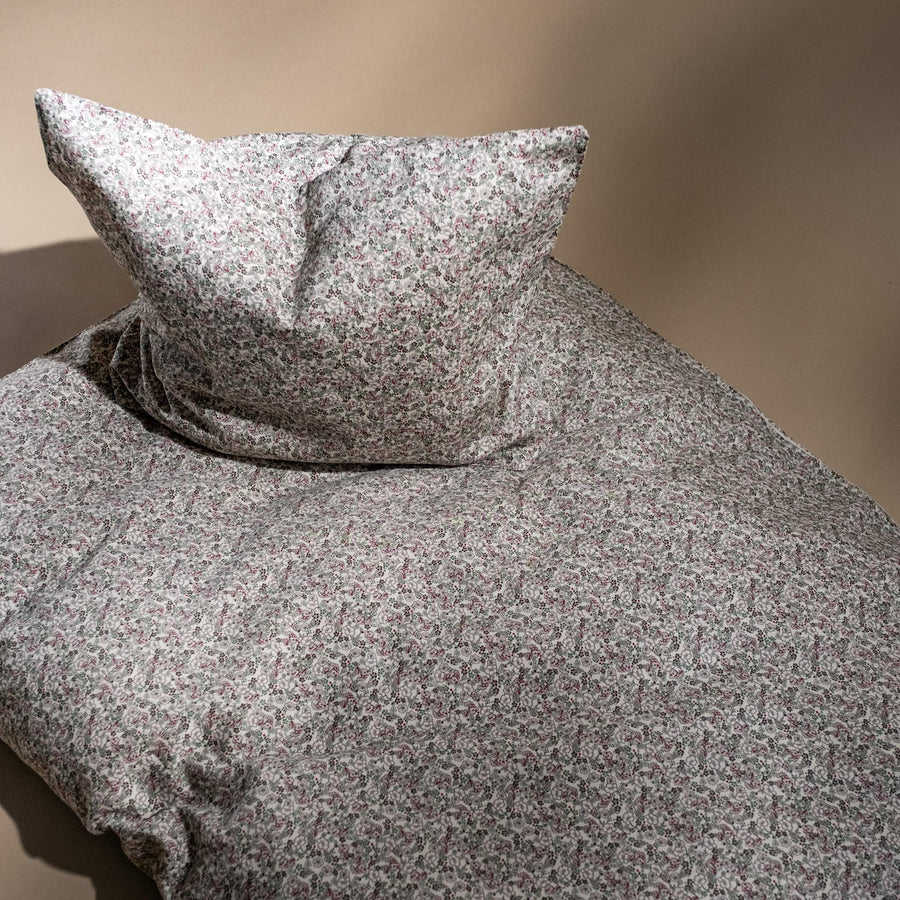 That's Mine Levi sengetøj - Bouquet rouge - 100% Organic cotton Buy Sovetid||Sengetøj||Forår & sommer '24||LIVESHOPPING D.2/5||Bouquet rouge||Sengetøjstilbud||3 for 2||Udsalg - Sovetid||3 for 399||bj-resten-offer here.