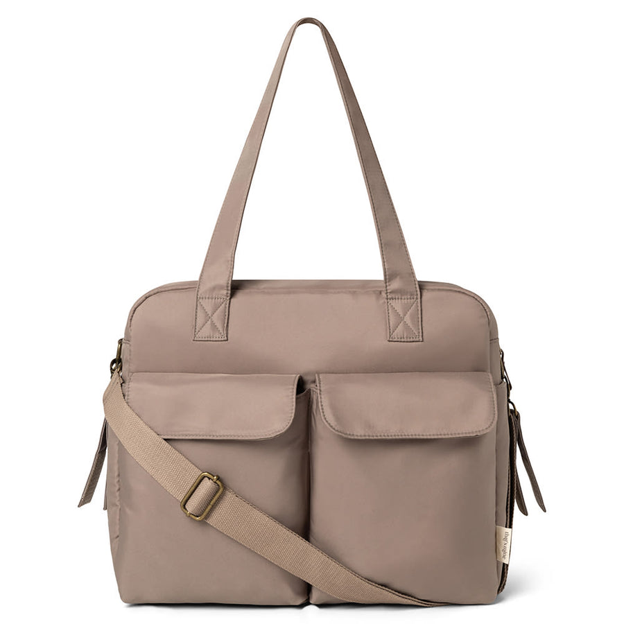 That's Mine Benne pusletaske - Earth brown - Outer: 100% Recycled polyester Lining: 100% Polyester Buy Amning & pusletid||Pusle||Pusletasker||Alle||Favoritter||personale||alt minus sløjfe||NOOS||Del dine øjeblikke here.