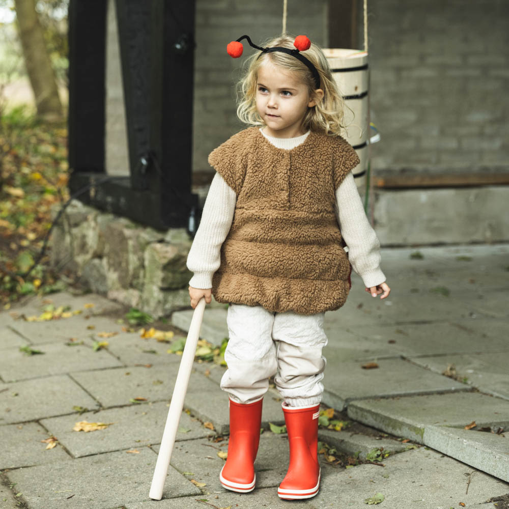 That's Mine Flora mariehøne kostume - Fossil - Shell: 100% Polyester / Lining: 100% Cotton / Padding: 100% Polyester Buy Legetid||Kostumer||Udsalg||Alle||Favoritter||Influencer choice||Gaver over 500 kr.||Udsalg - Legetid||alt minus sløjfe||NOOS||mette-sale here.