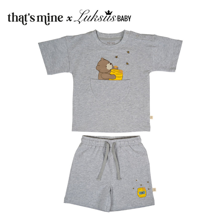 That's Mine Lucas set - Bees and bears - 95% organic cotton / 5% elastane Buy Tøj||Alle||personale||Bees and bears||alt minus sløjfe||That's Mine x Luksusbaby here.