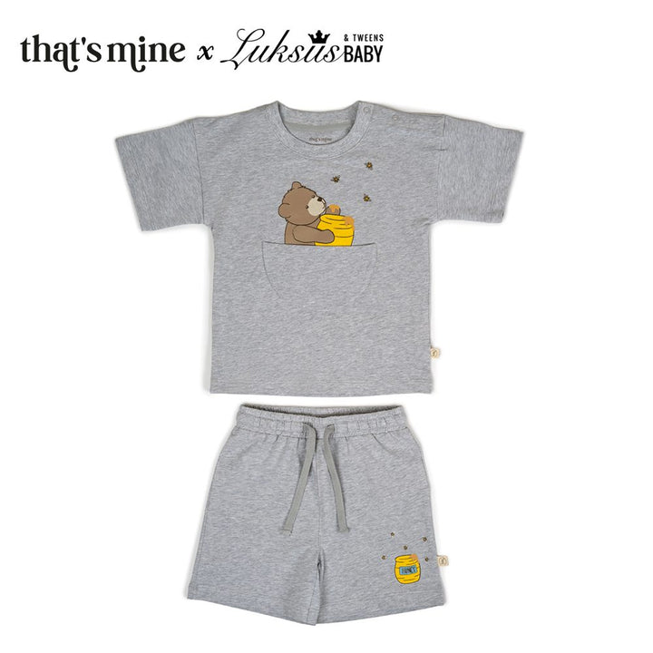 That's Mine Lucas set - Bees and bears - 95% organic cotton / 5% elastane Buy Tøj||Alle||personale||Bees and bears||alt minus sløjfe||That's Mine x Luksusbaby here.