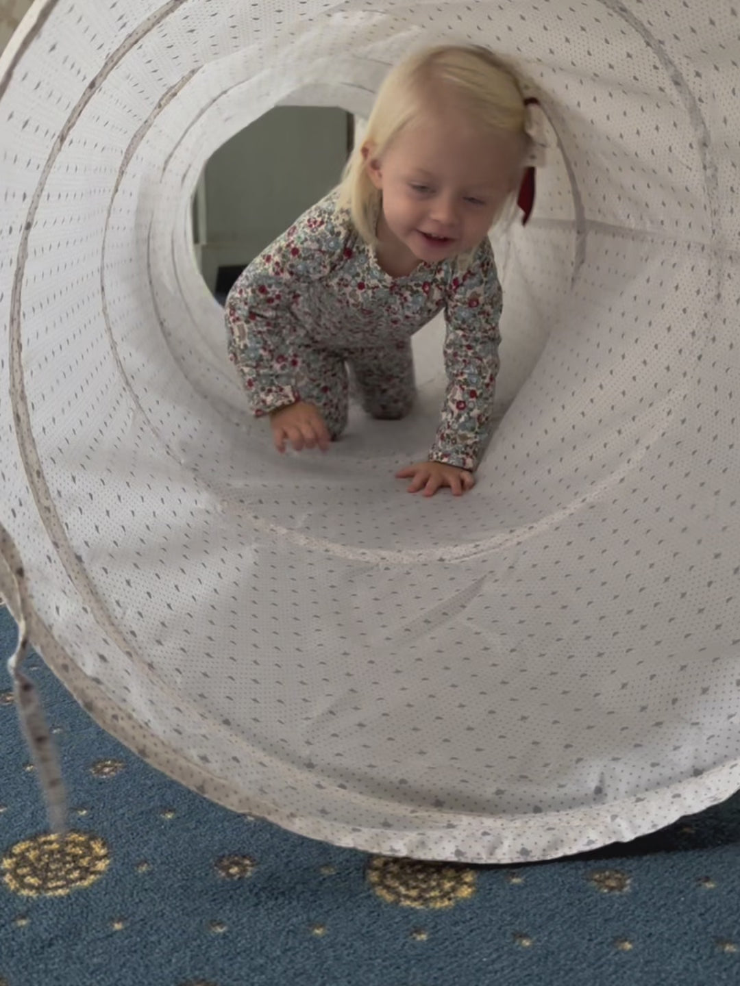 Theo activity tunnel - Lots of love sky